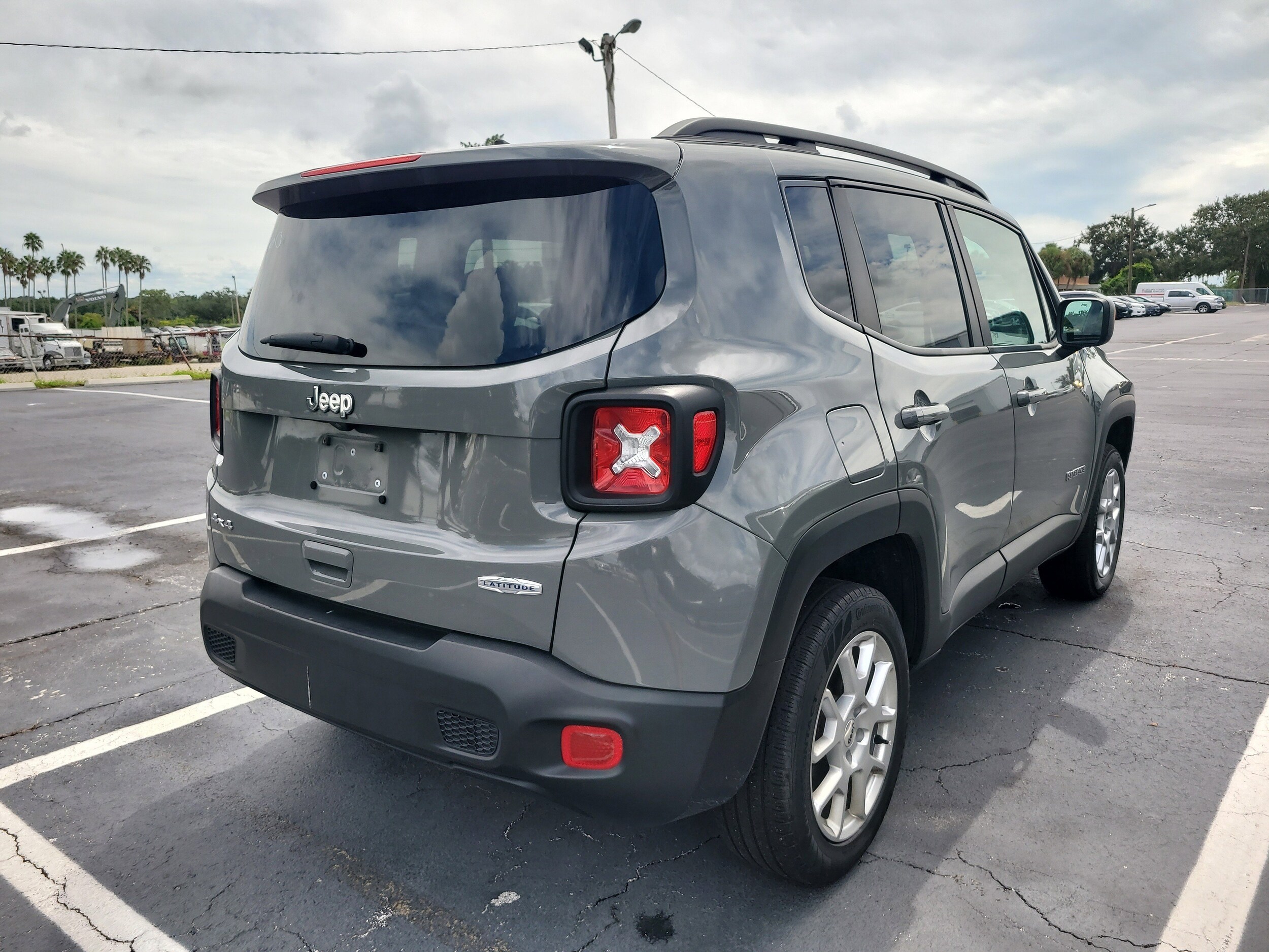 2022 Jeep Renegade Latitude photo 2