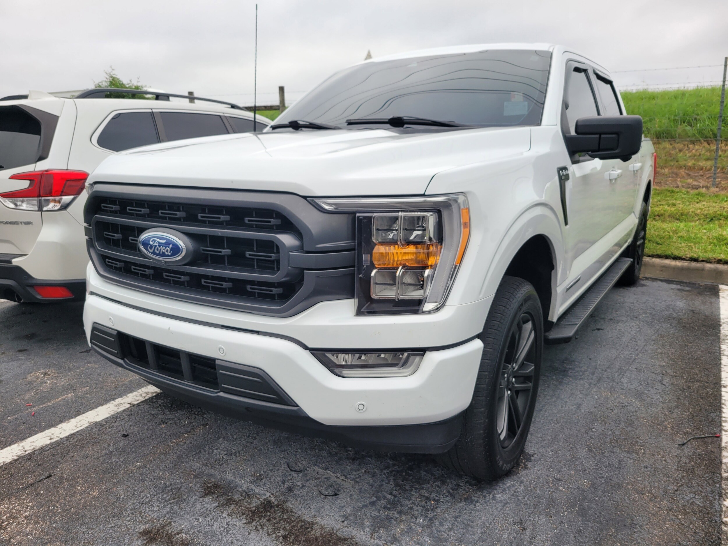 2021 Ford F-150 XLT photo 2