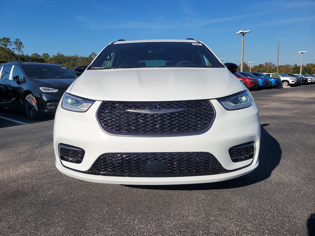 New 2026 Chrysler Pacifica LIMITED Passenger Van