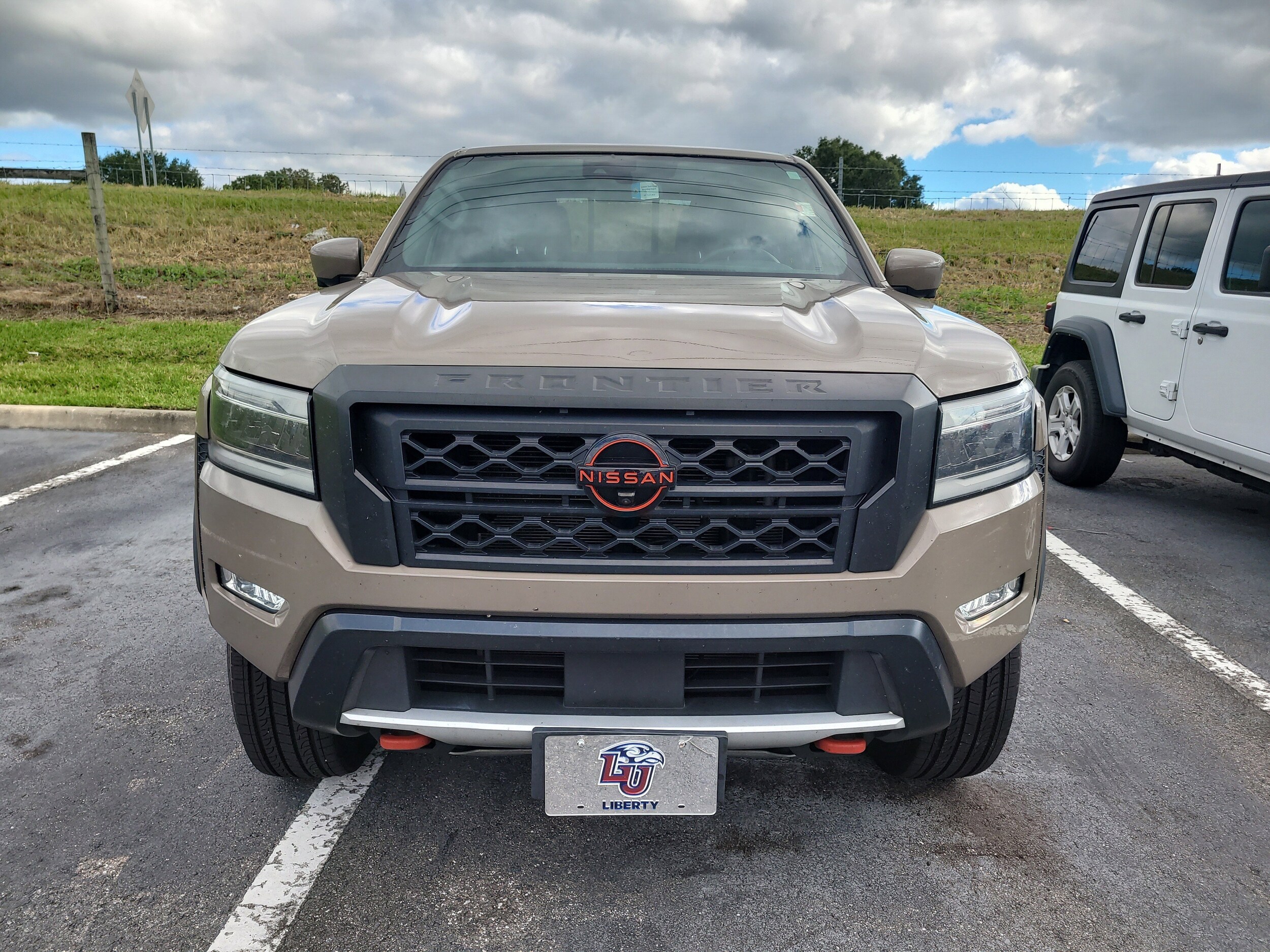 2022 Nissan Frontier PRO-4X photo 2