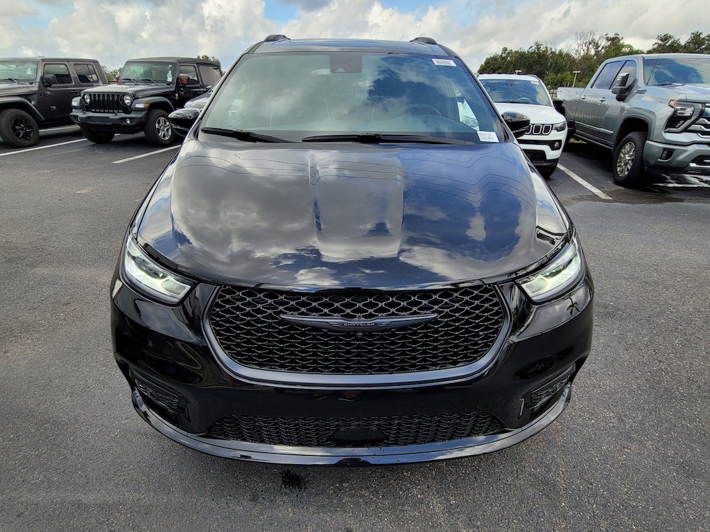 New 2026 Chrysler Pacifica LIMITED Passenger Van