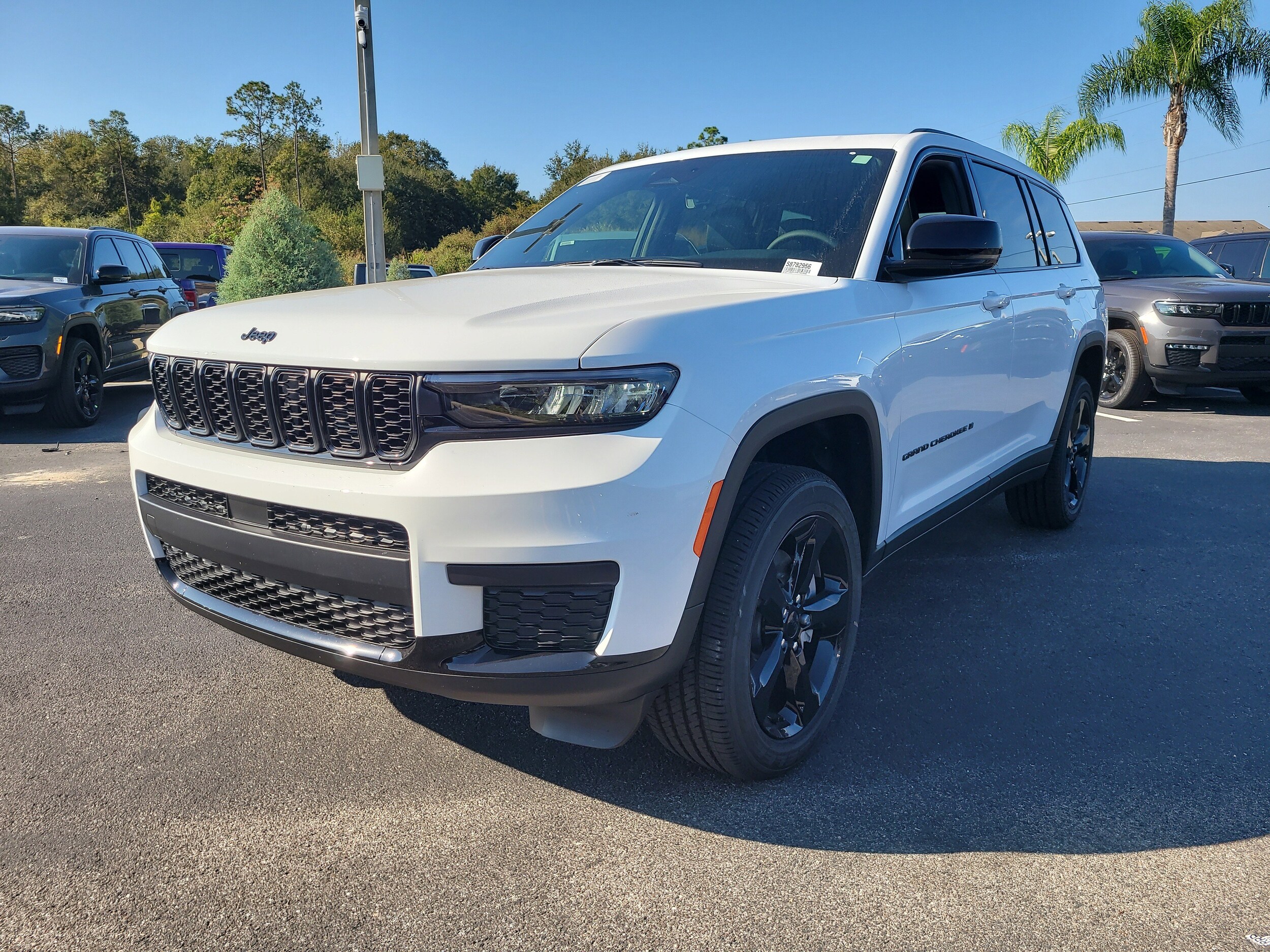 2025 Jeep Grand Cherokee Altitude photo 4