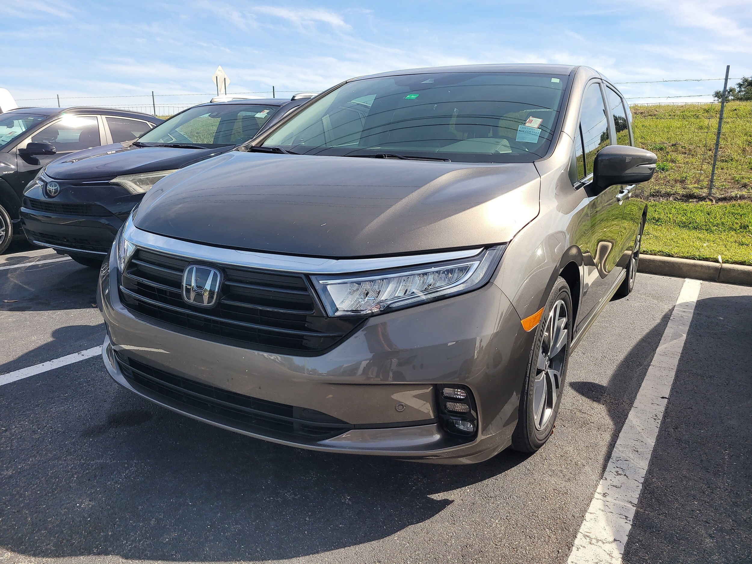2022 Honda Odyssey Touring photo 3