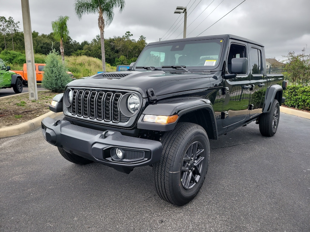 New 2025 Jeep Gladiator SPORT S 4X4 Pickup