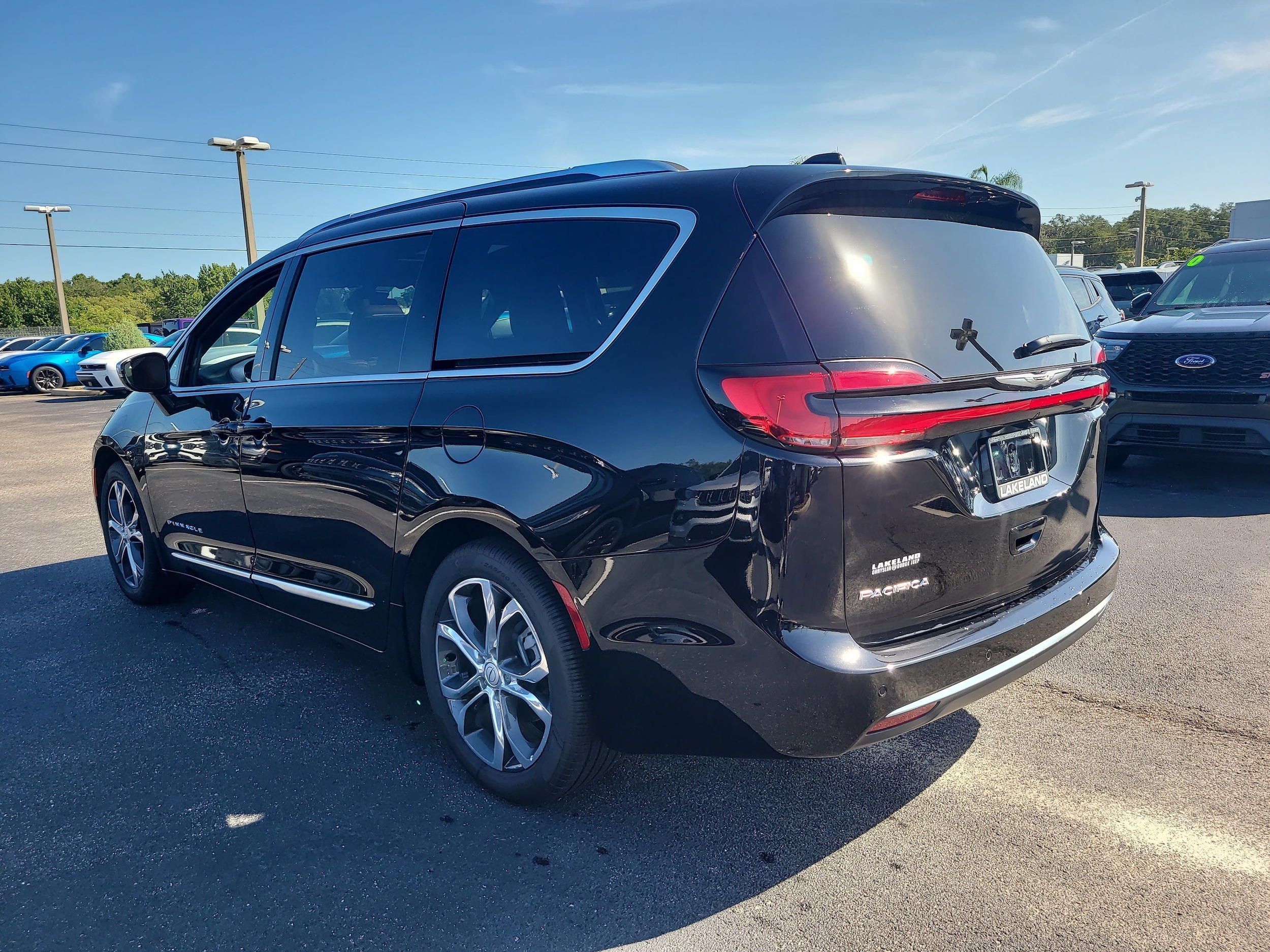 2026 Chrysler Pacifica Pinnacle - Photo 8