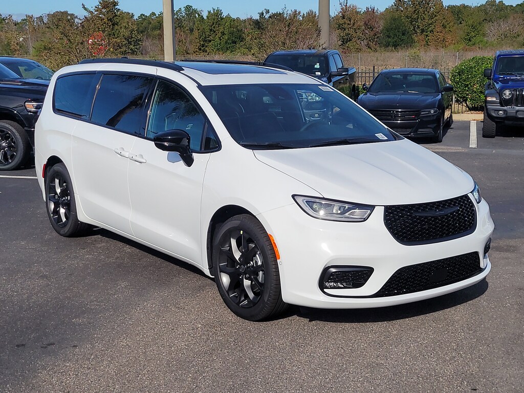 New 2026 Chrysler Pacifica LIMITED Passenger Van