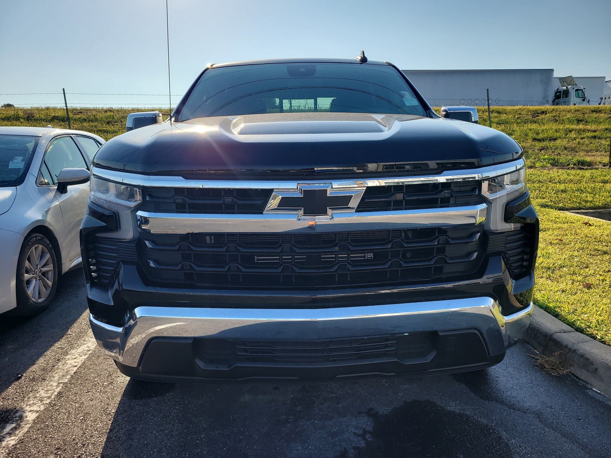 2023 Chevrolet Silverado 1500 LT photo 2