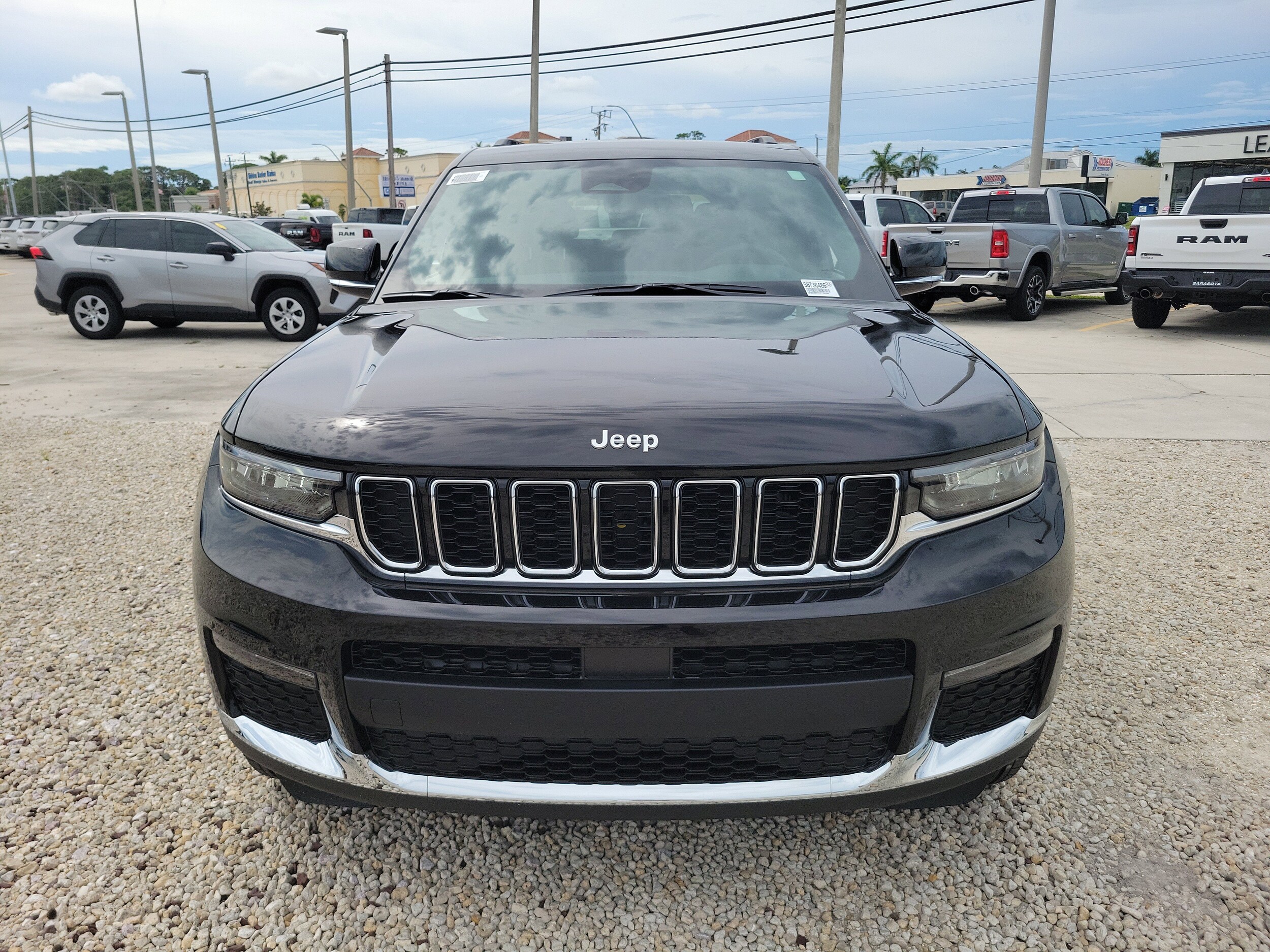 2025 Jeep Grand Cherokee Limited photo 2