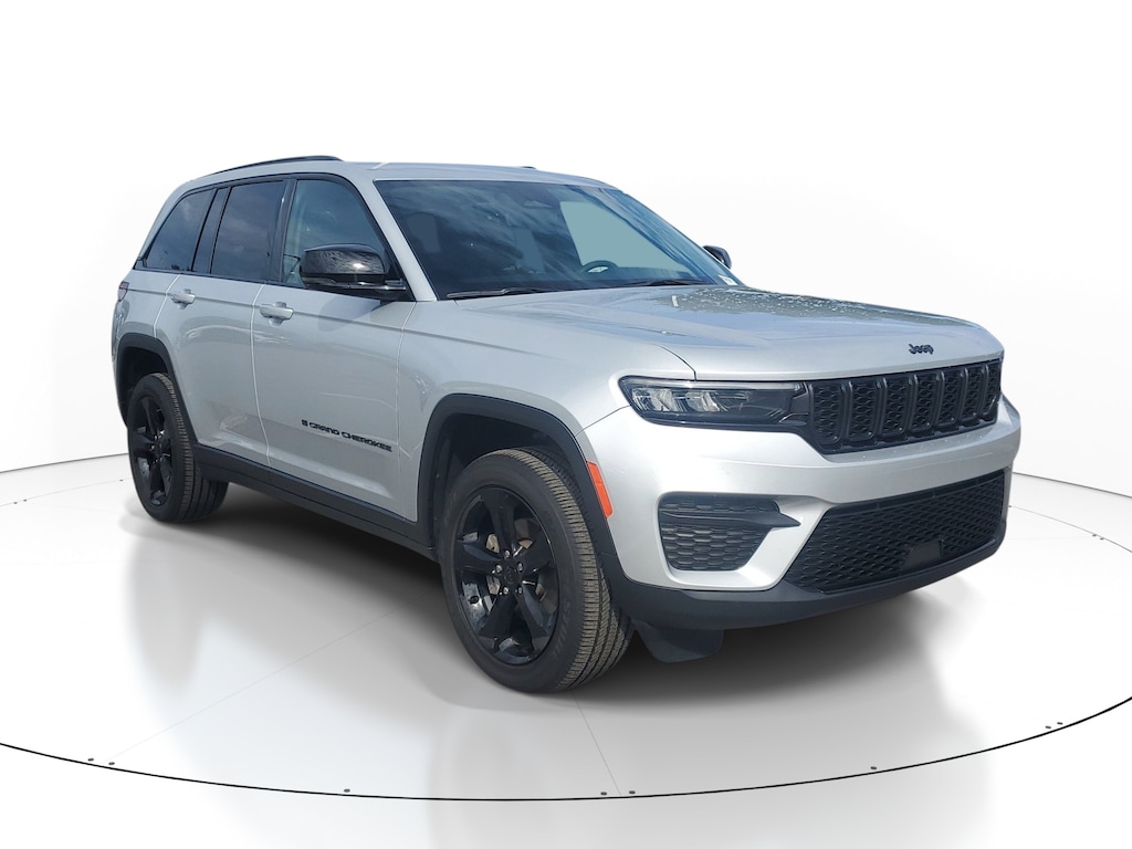 Used 2024 Jeep Grand Cherokee Laredo SUV