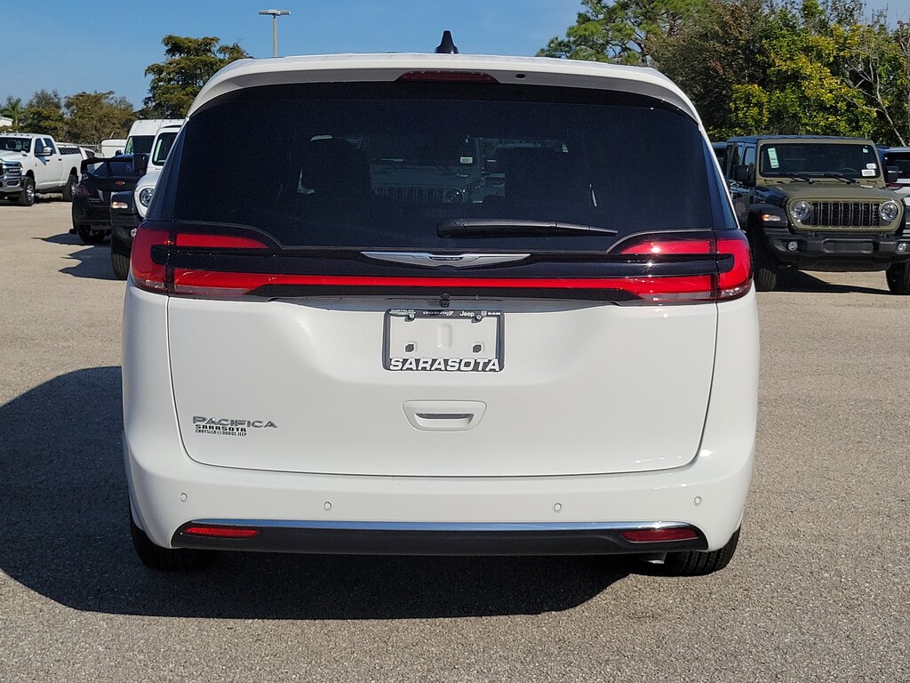 New 2026 Chrysler Pacifica SELECT Passenger Van