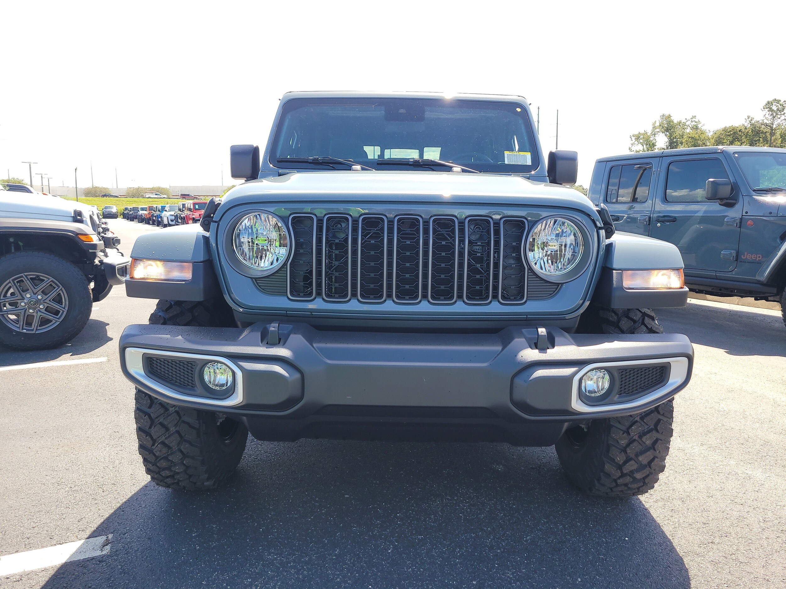 2025 Jeep Gladiator Sport photo 3