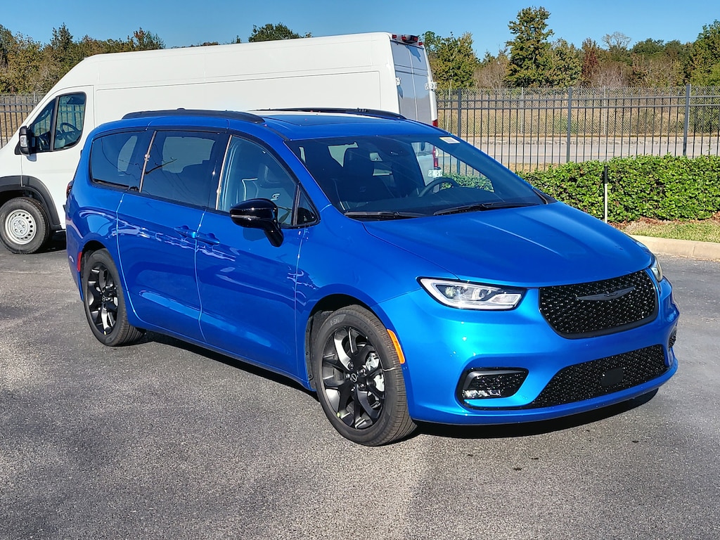 New 2026 Chrysler Pacifica LIMITED Passenger Van