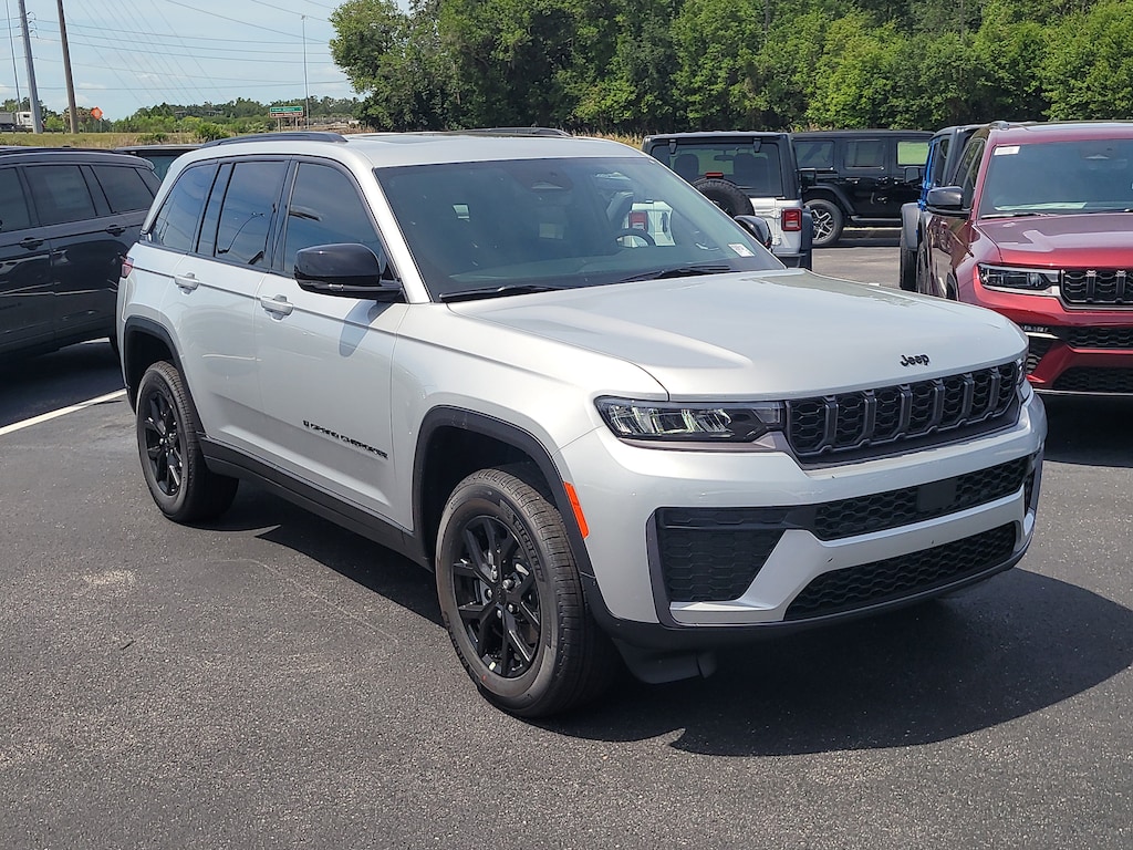 New 2026 Jeep Grand Cherokee LAREDO ALTITUDE 4X2 Sport Utility