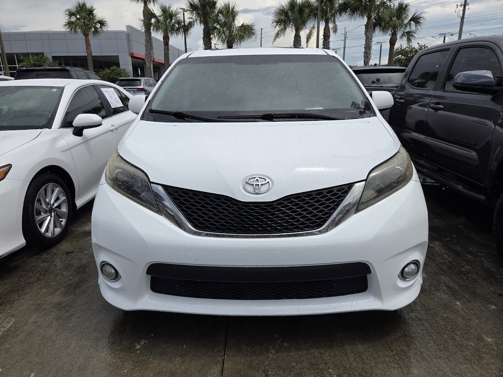 Used 2016 Toyota Sienna SE Premium 8 Passenger Van