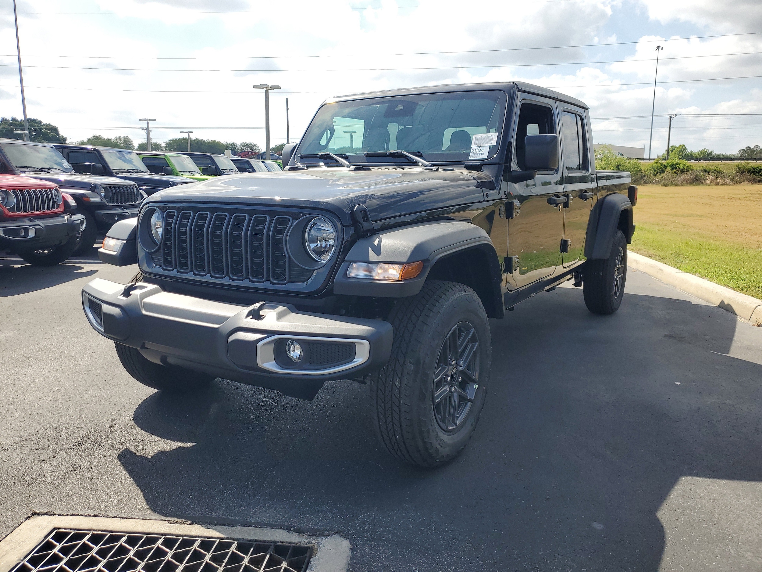 2025 Jeep Gladiator Sport S photo 4