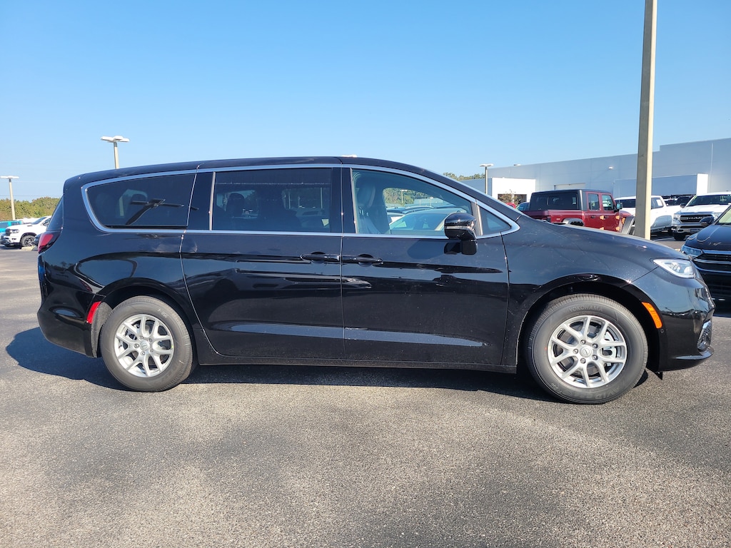 New 2026 Chrysler Pacifica SELECT Passenger Van