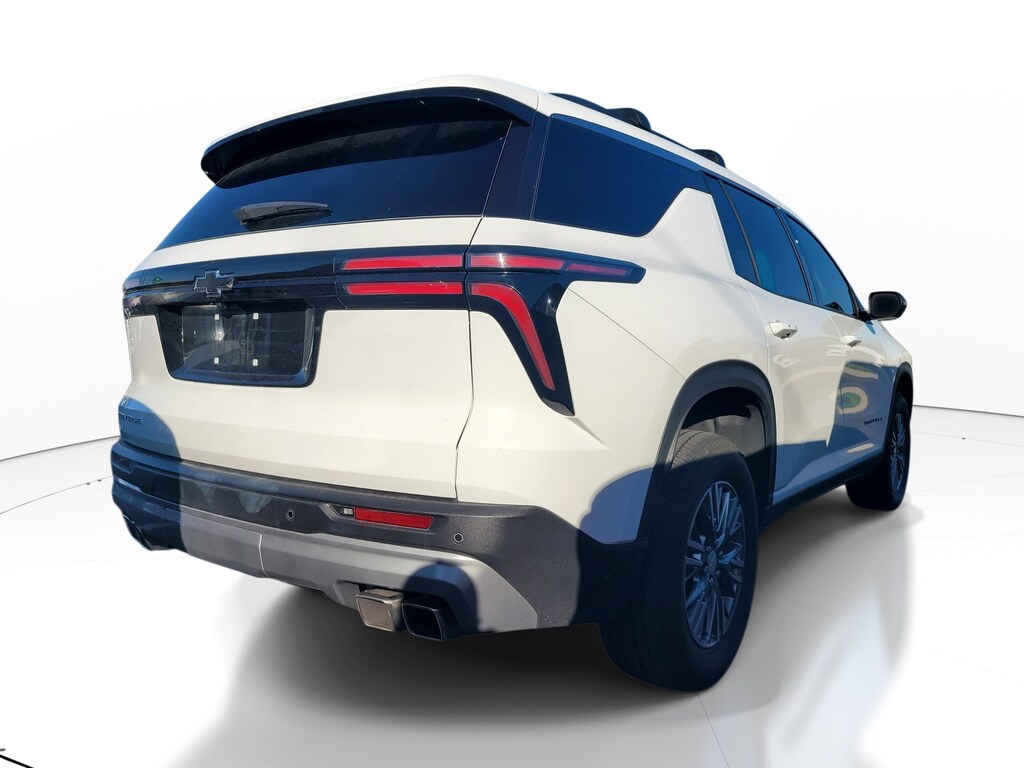 Used 2025 Chevrolet Traverse LT SUV
