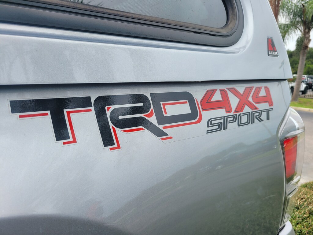 2023 Toyota Tacoma TRD Sport V6 photo 2