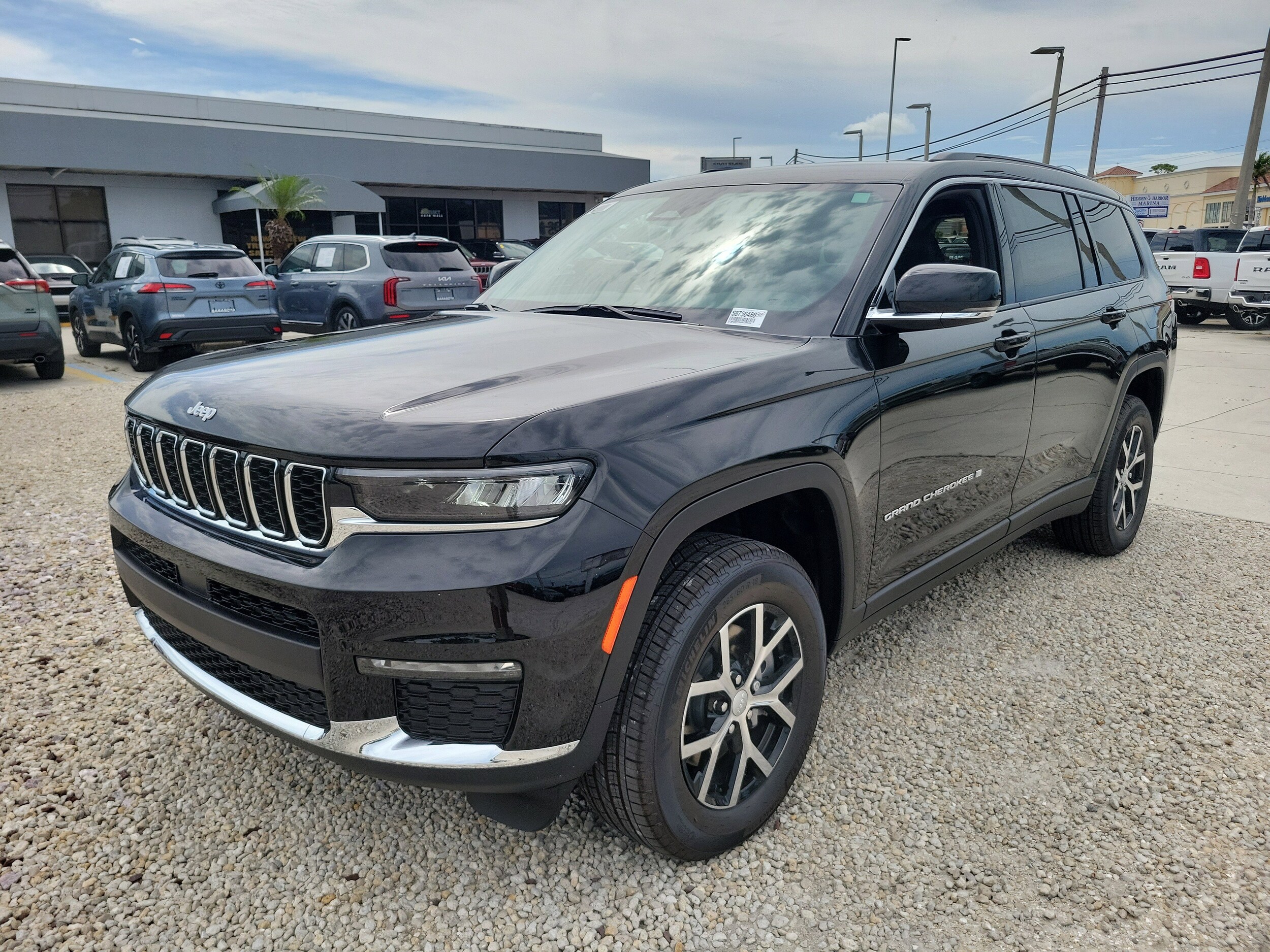 2025 Jeep Grand Cherokee Limited photo 3