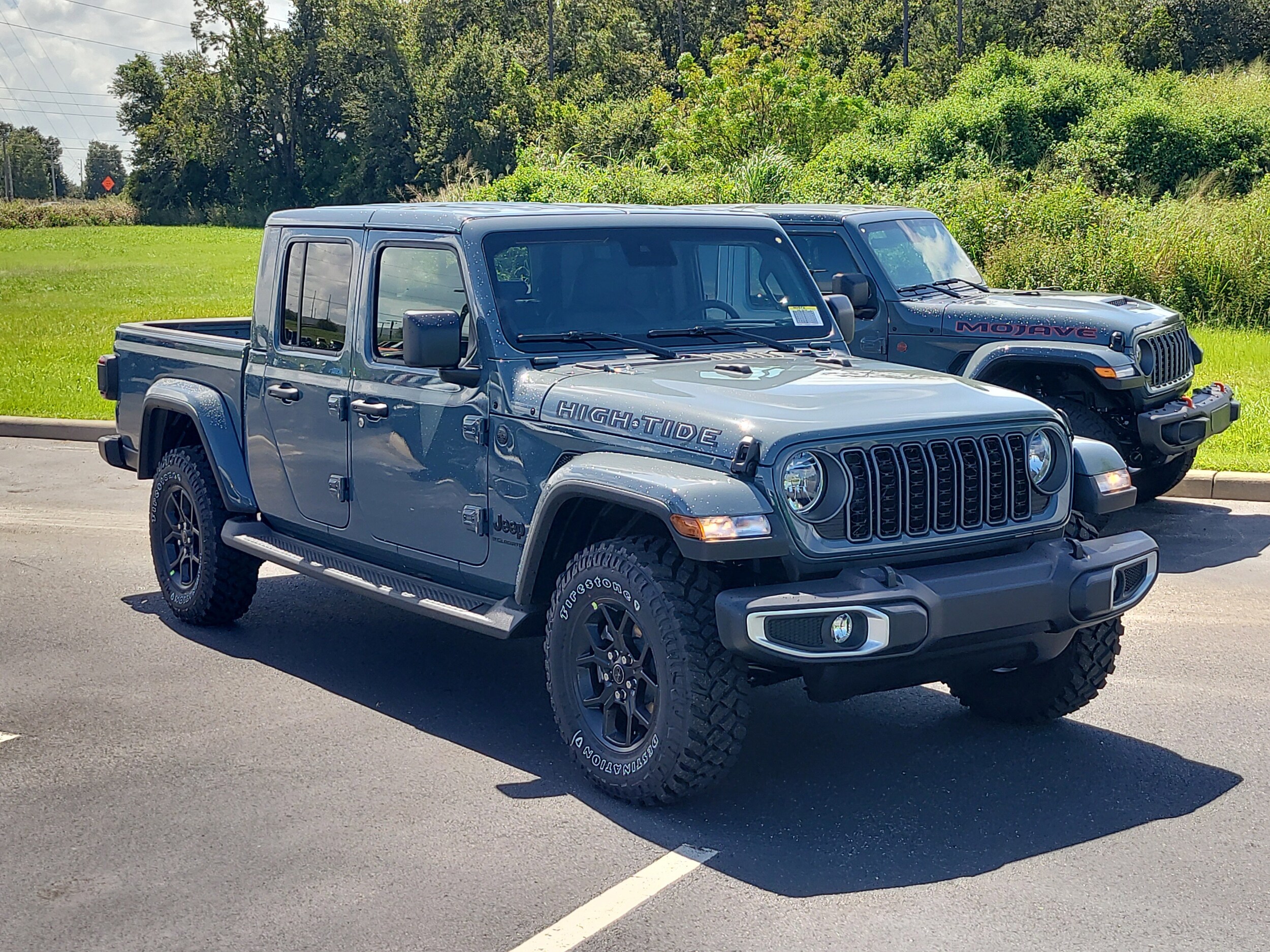 2025 Jeep Gladiator Sport photo 2