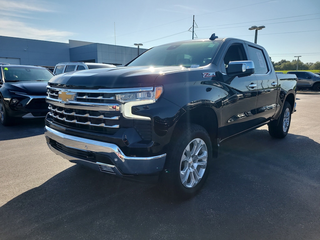 2025 Chevrolet Silverado 1500 LTZ photo 3
