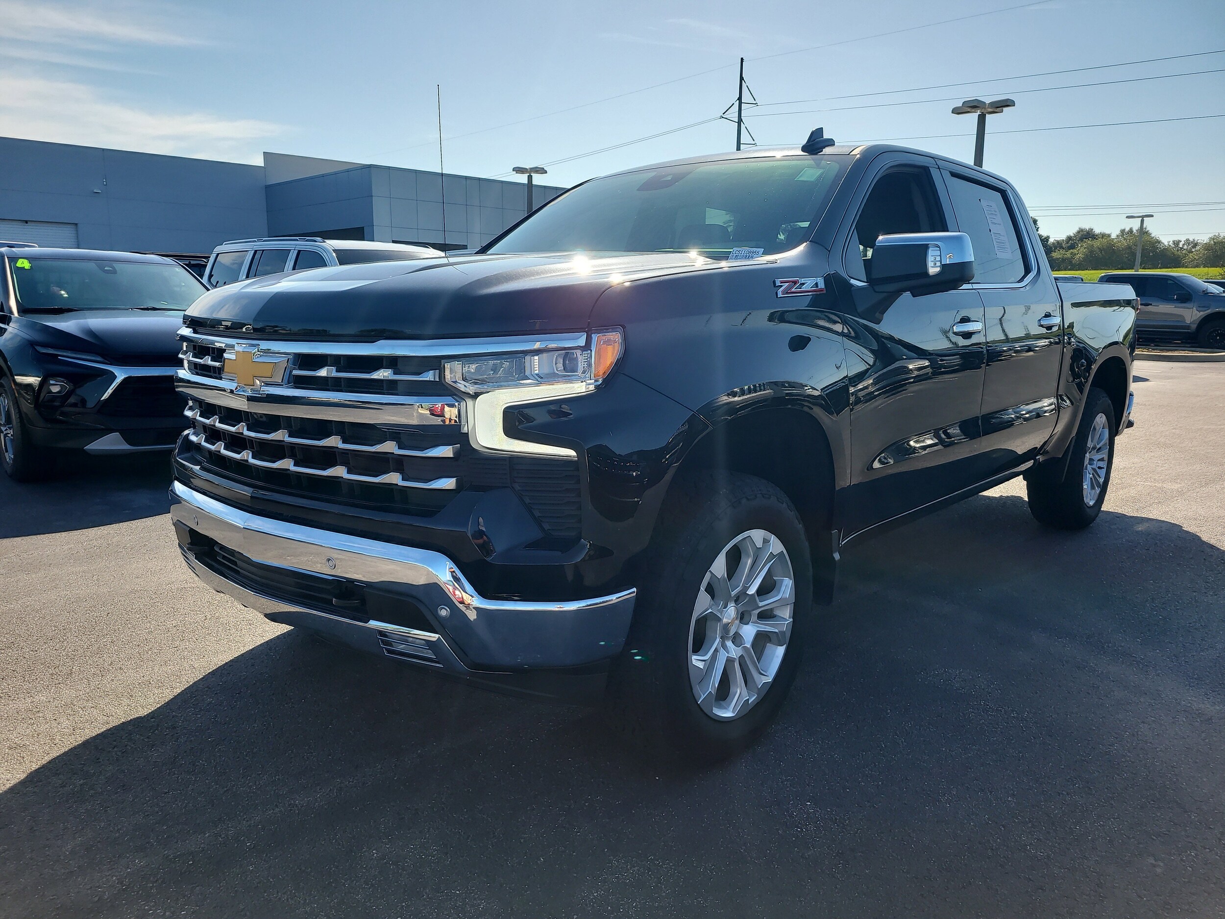 2025 Chevrolet Silverado 1500 LTZ photo 3