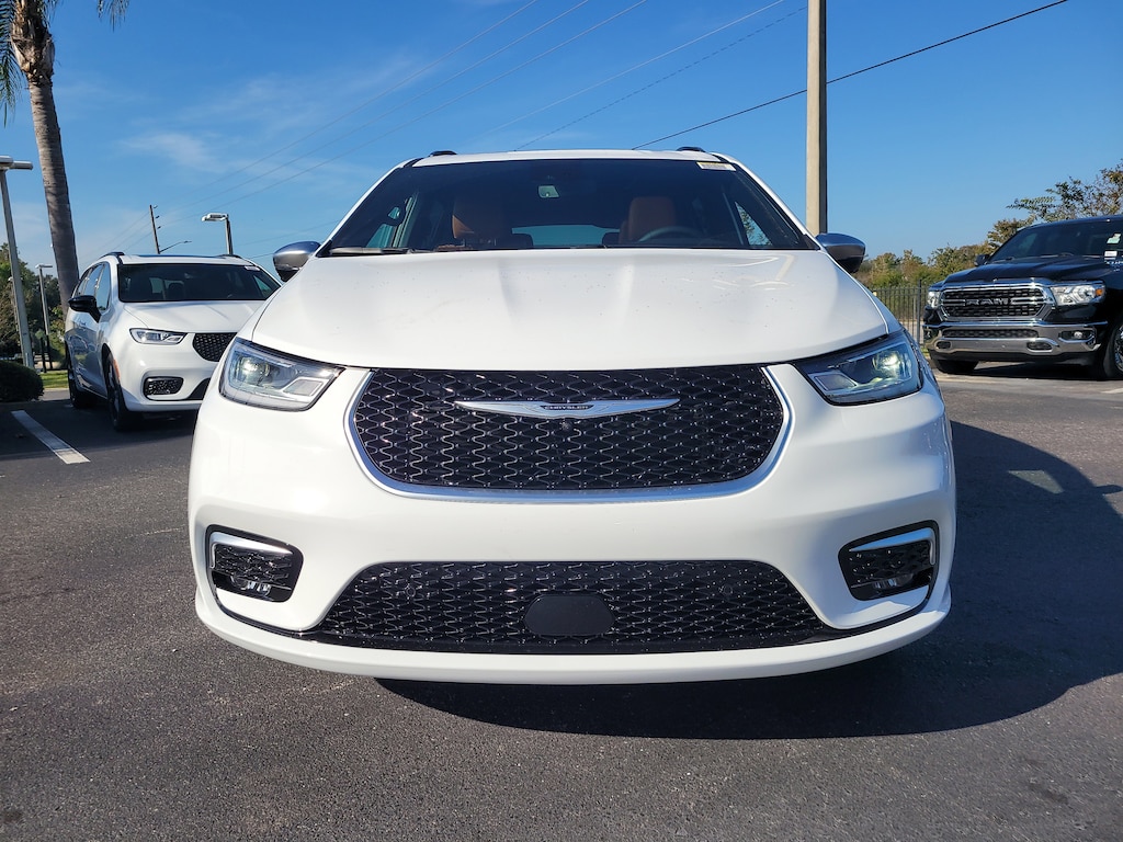 New 2026 Chrysler Pacifica PINNACLE Passenger Van