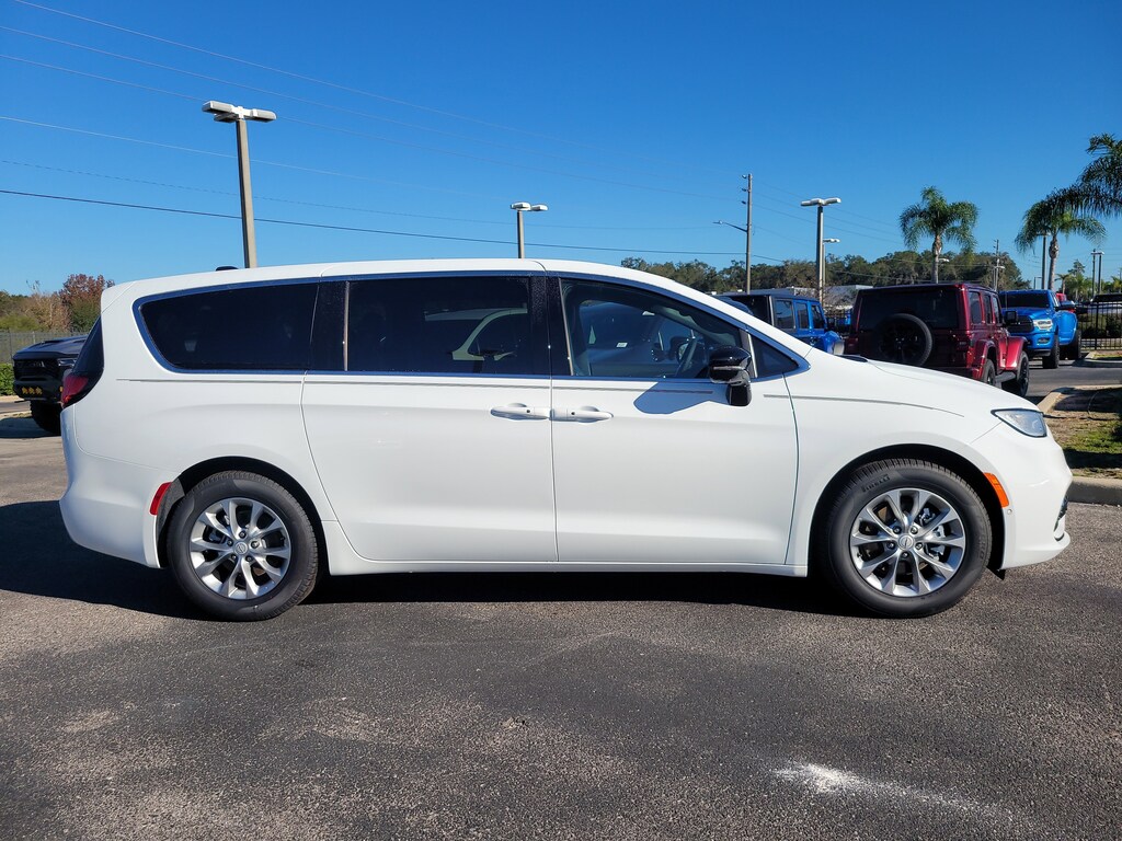 New 2026 Chrysler Pacifica LIMITED Passenger Van