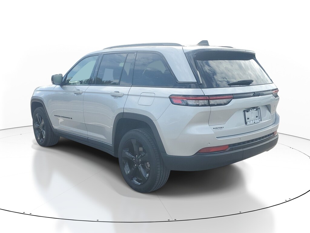 Used 2024 Jeep Grand Cherokee Laredo SUV