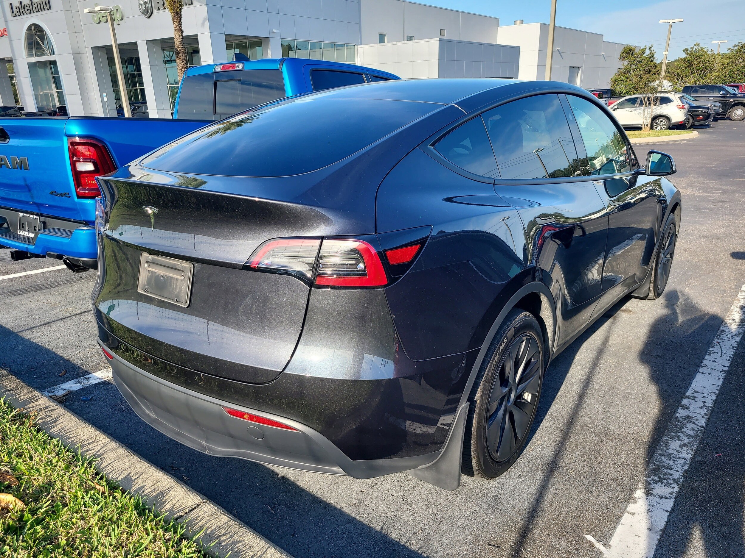 2024 Tesla Model Y photo 4