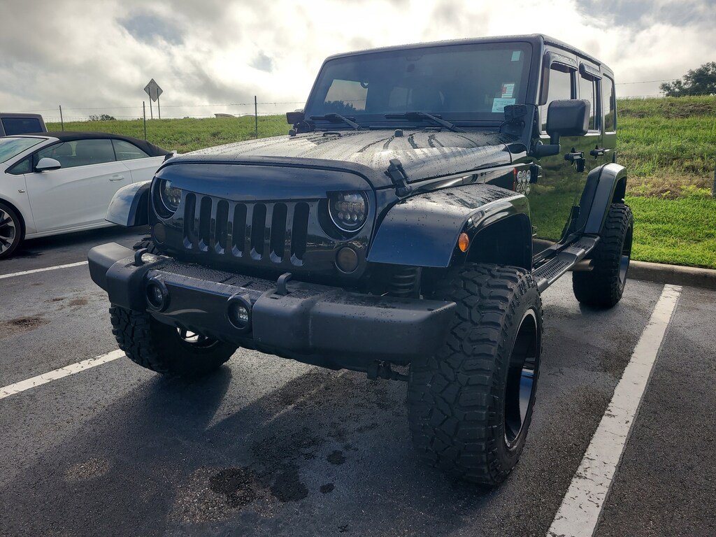 2016 Jeep Wrangler Unlimited Sahara photo 3
