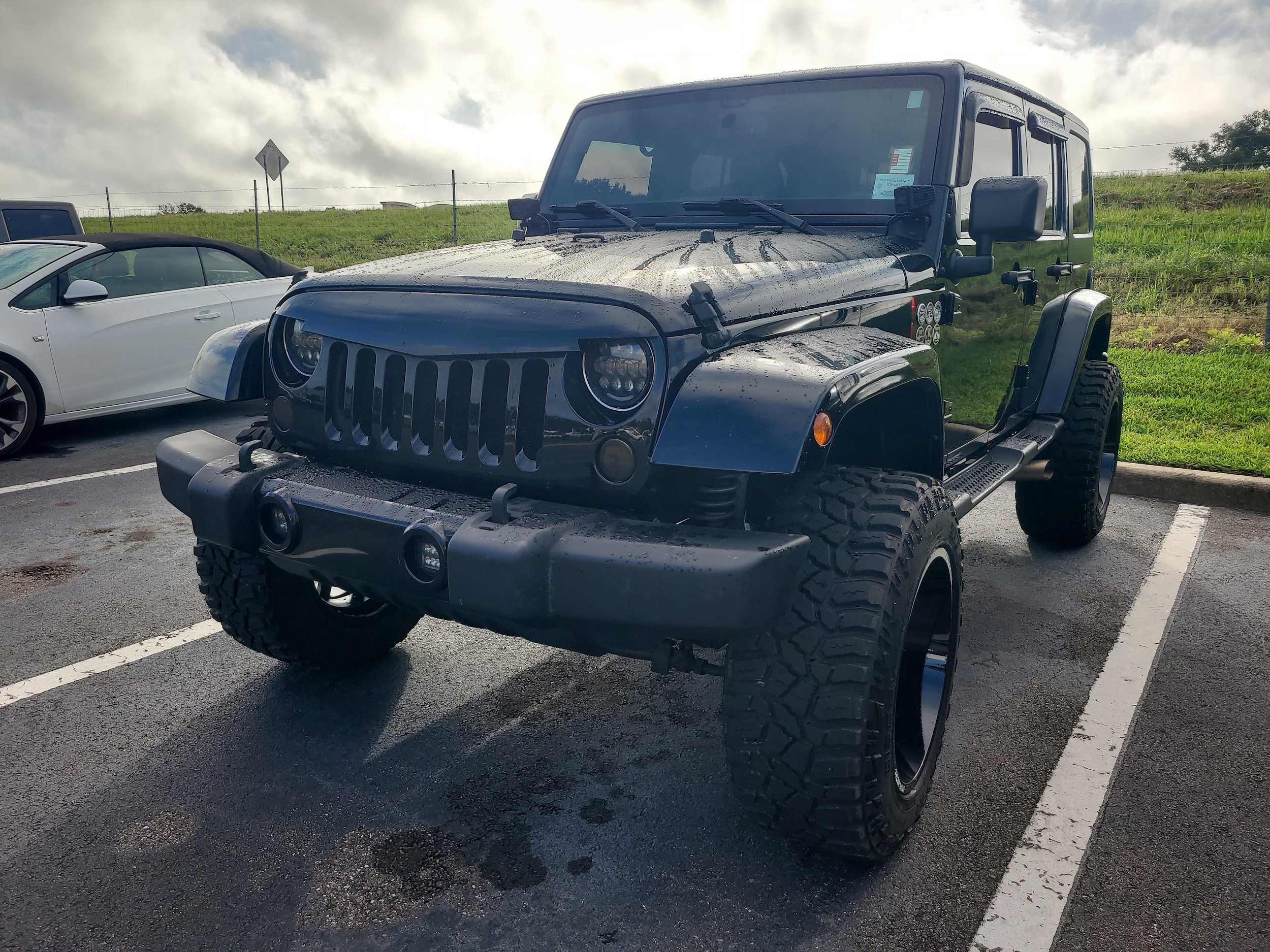 2016 Jeep Wrangler Unlimited Sahara photo 3