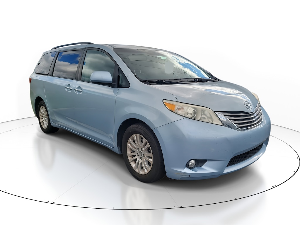 Used 2017 Toyota Sienna XLE 8 Passenger Van Passenger Van