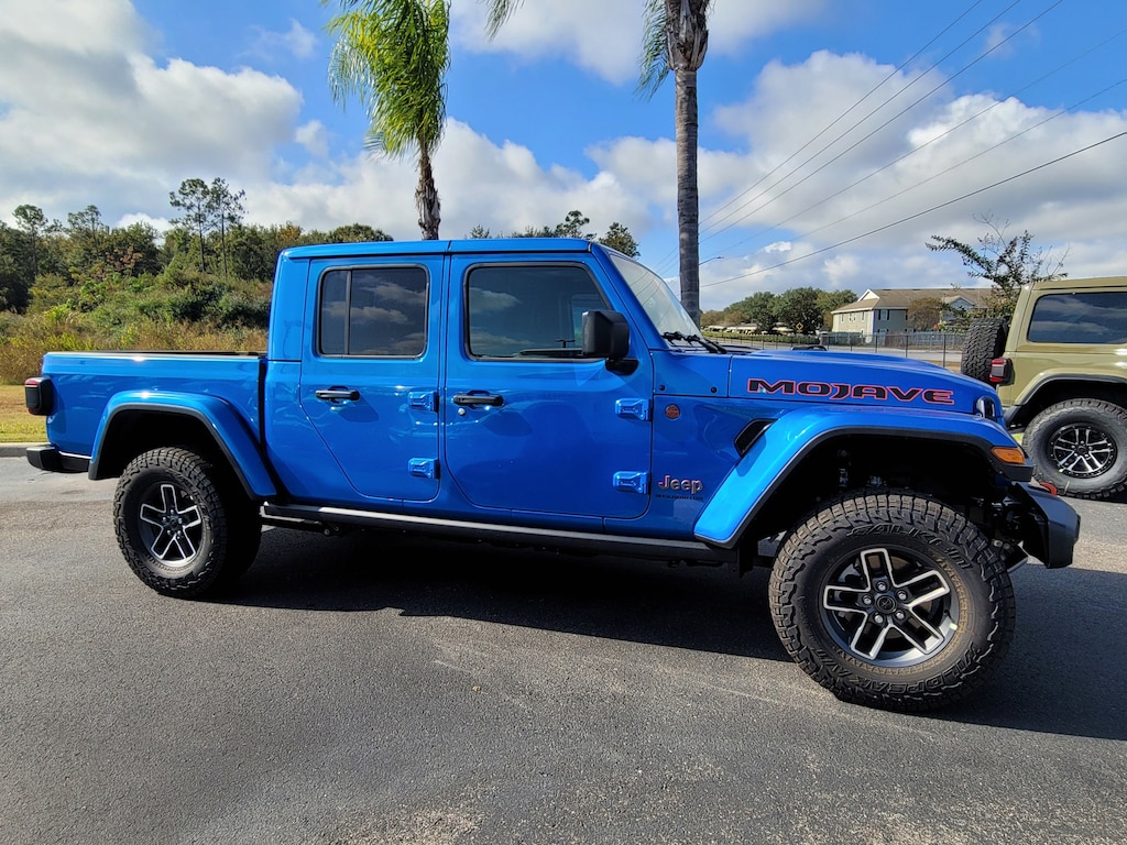 New 2026 Jeep Gladiator MOJAVE 4X4 Pickup