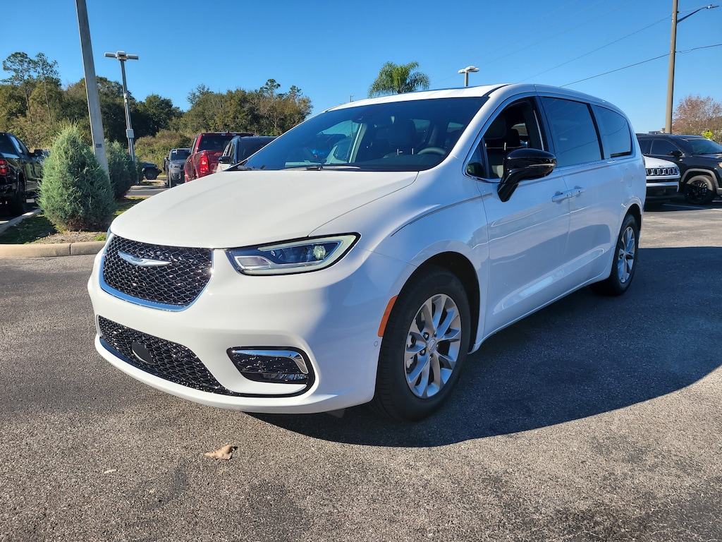 New 2026 Chrysler Pacifica LIMITED Passenger Van