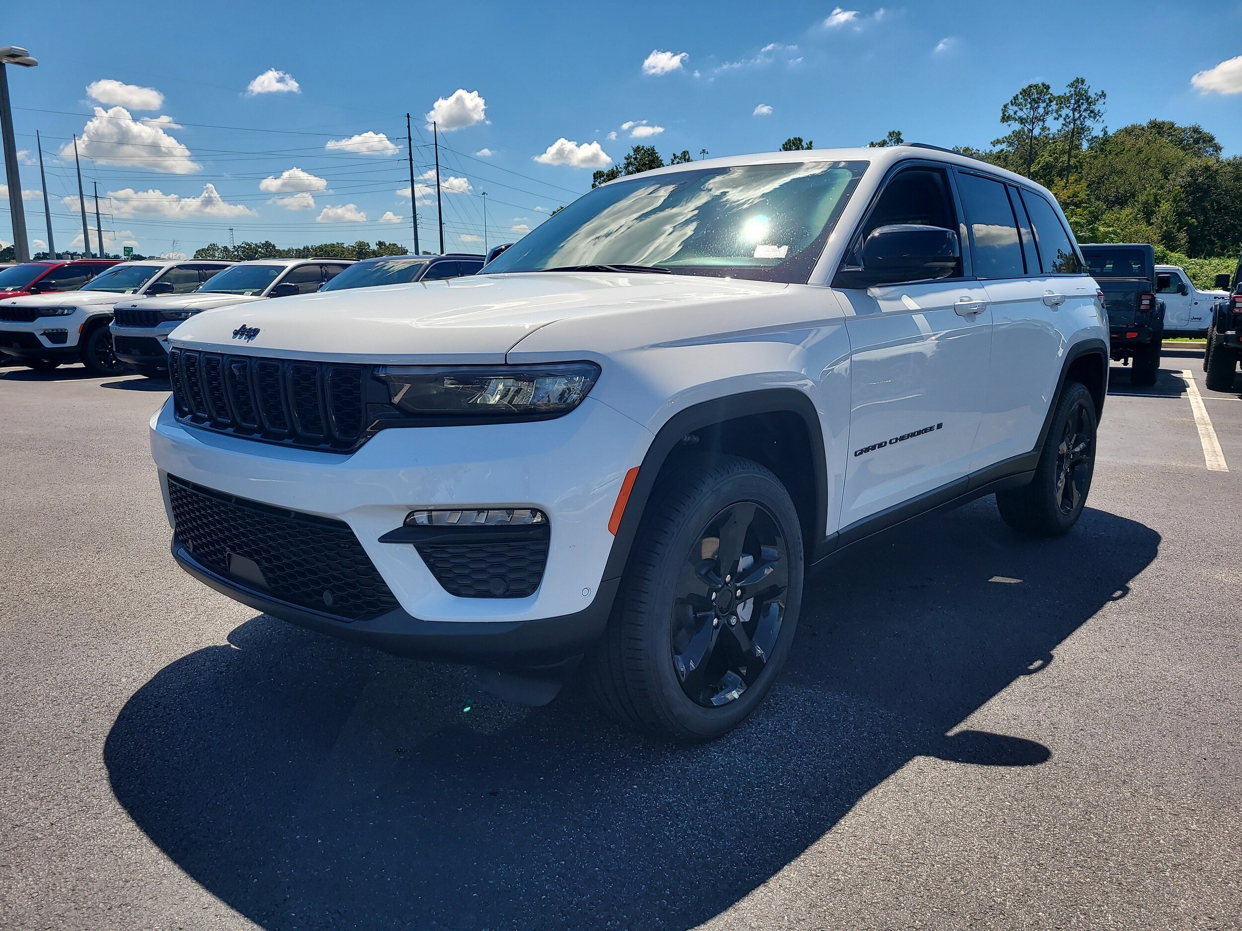 2025 Jeep Grand Cherokee Limited photo 4