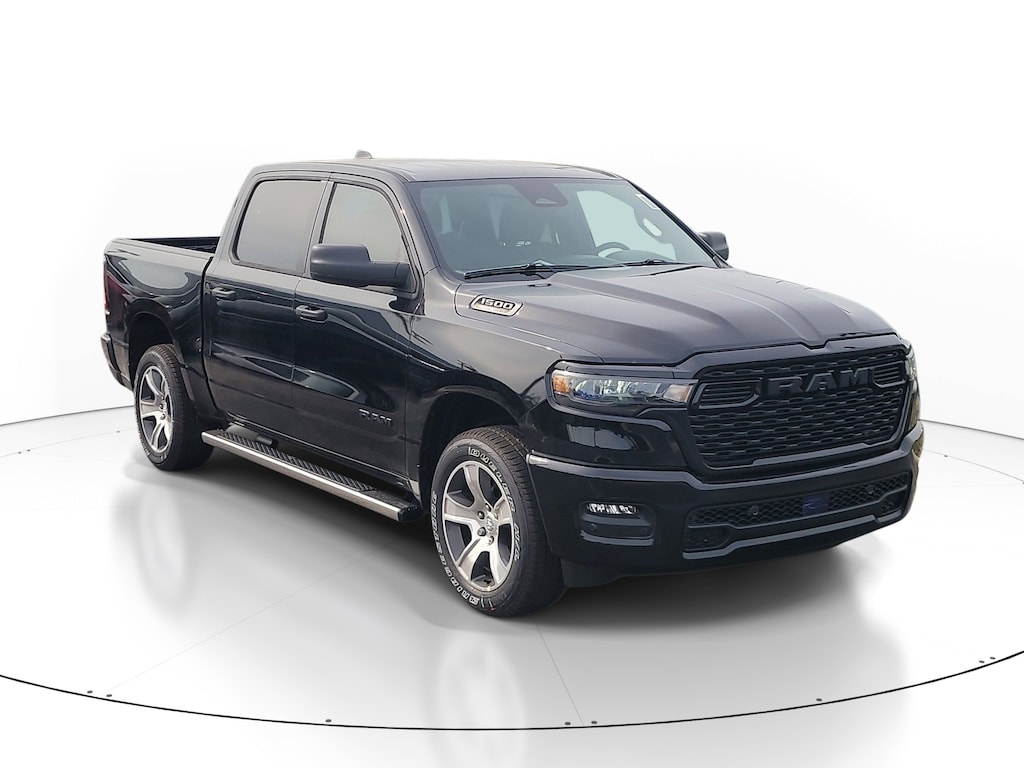New 2026 Ram 1500 EXPRESS CREW CAB 4X2 5'7 BOX Pickup