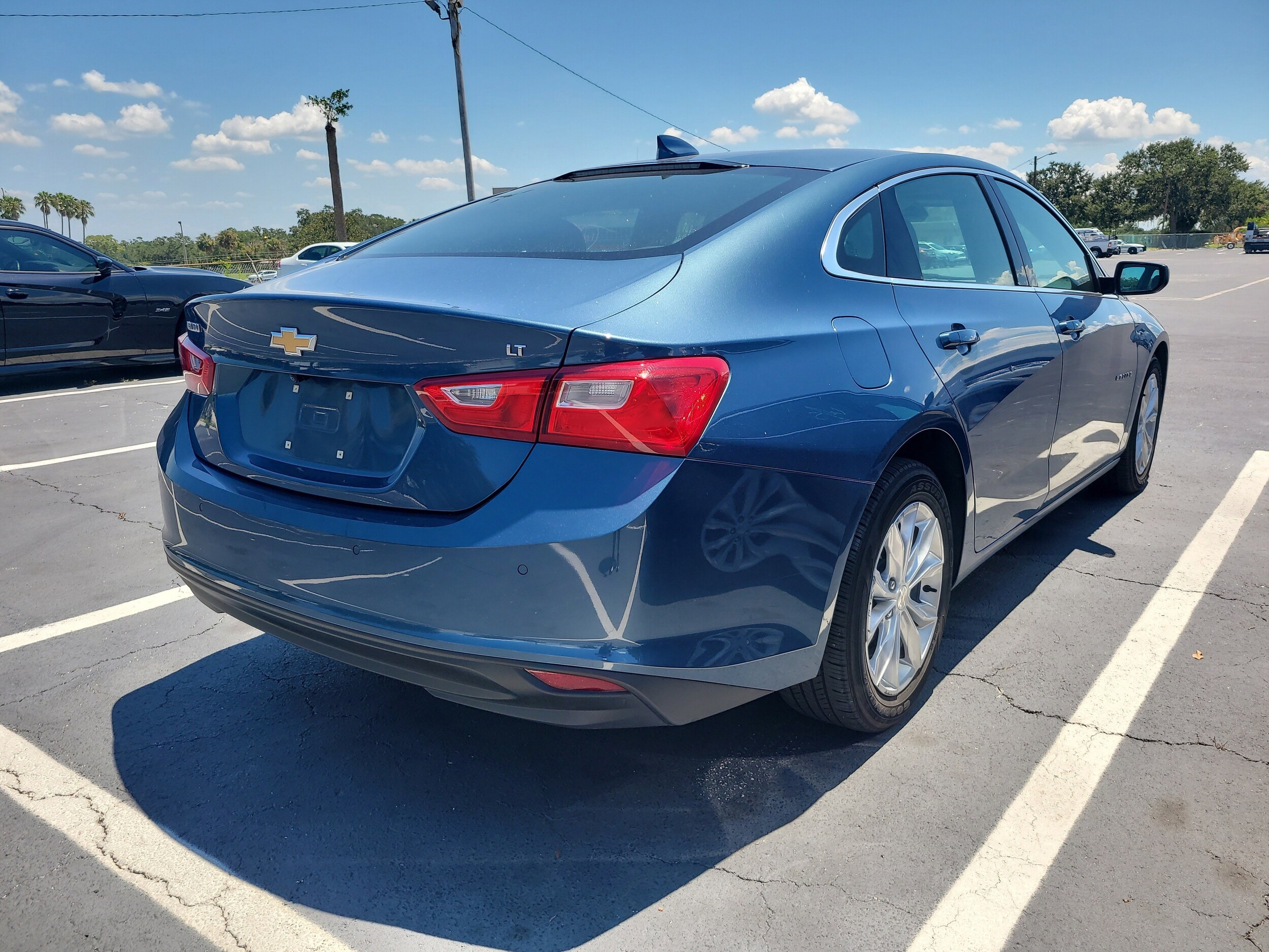 2024 Chevrolet Malibu 1LT photo 2