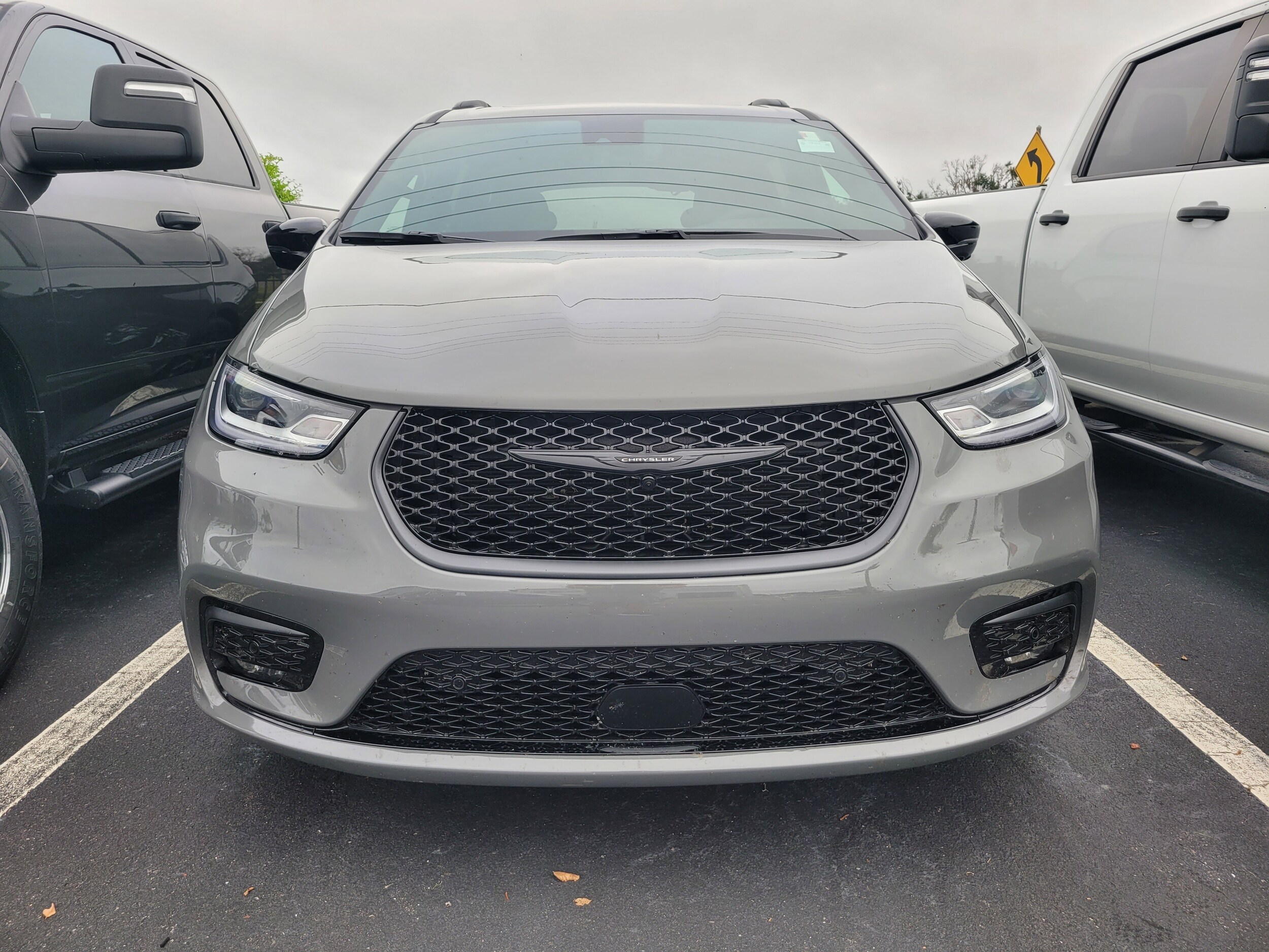 2025 Chrysler Pacifica Limited photo 2