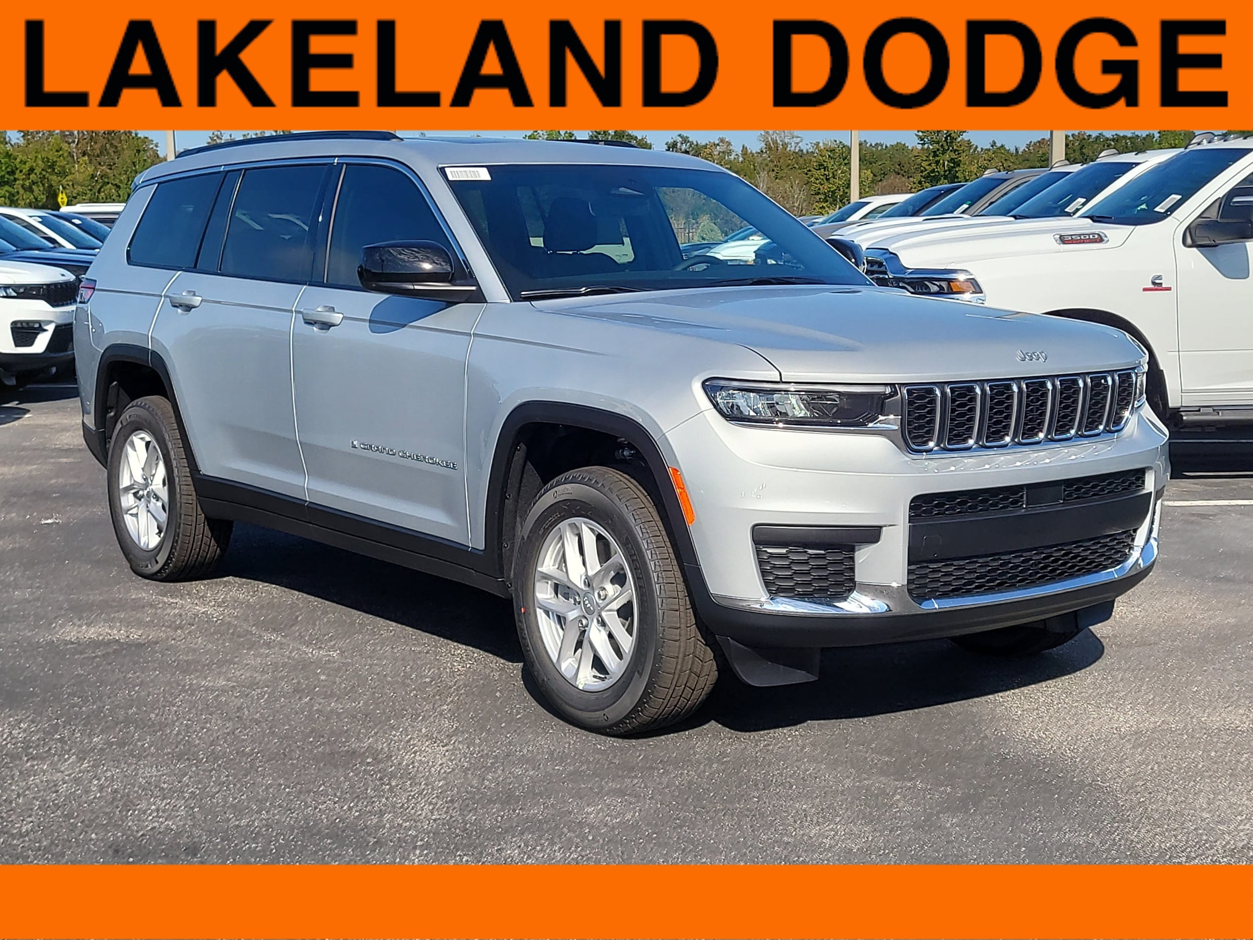 2025 Jeep Grand Cherokee L Laredo's photo