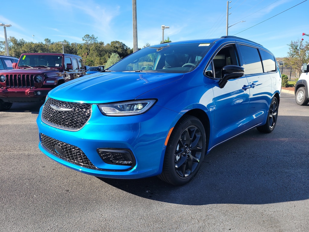 New 2026 Chrysler Pacifica LIMITED Passenger Van
