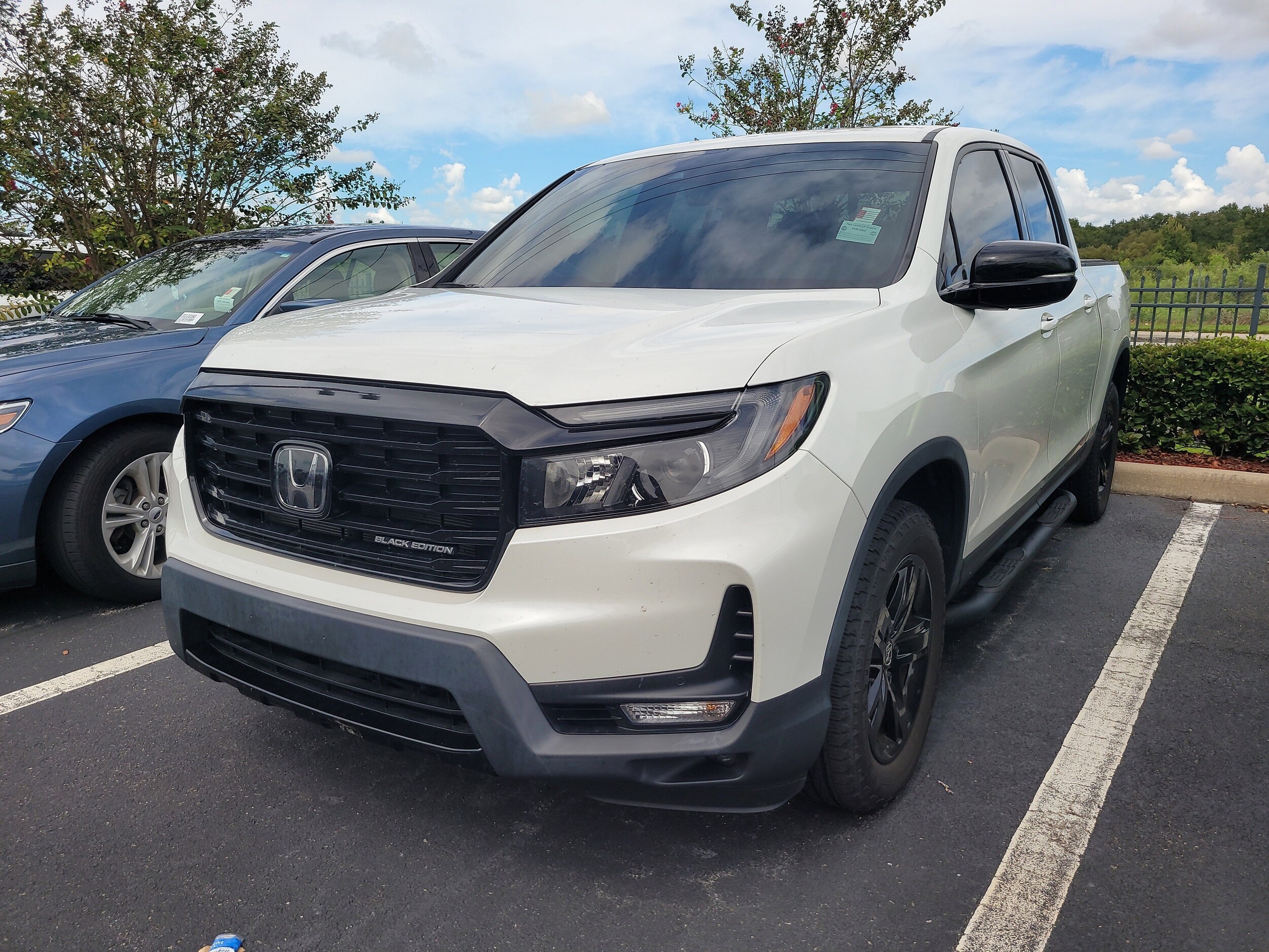 2022 Honda Ridgeline Black Edition photo 3