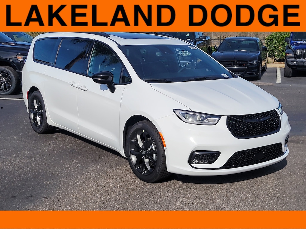 New 2026 Chrysler Pacifica LIMITED Passenger Van