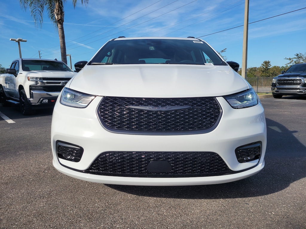New 2026 Chrysler Pacifica LIMITED Passenger Van