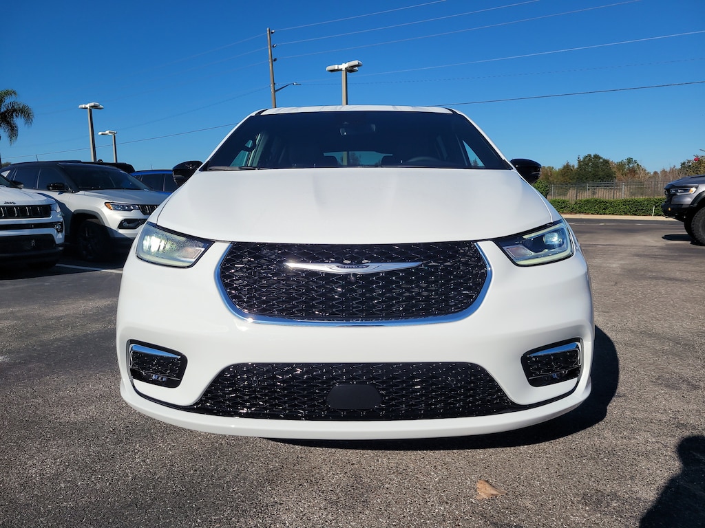 New 2026 Chrysler Pacifica LIMITED Passenger Van