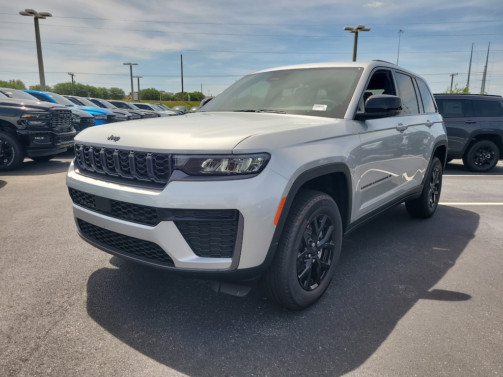 New 2026 Jeep Grand Cherokee LAREDO ALTITUDE 4X2 Sport Utility