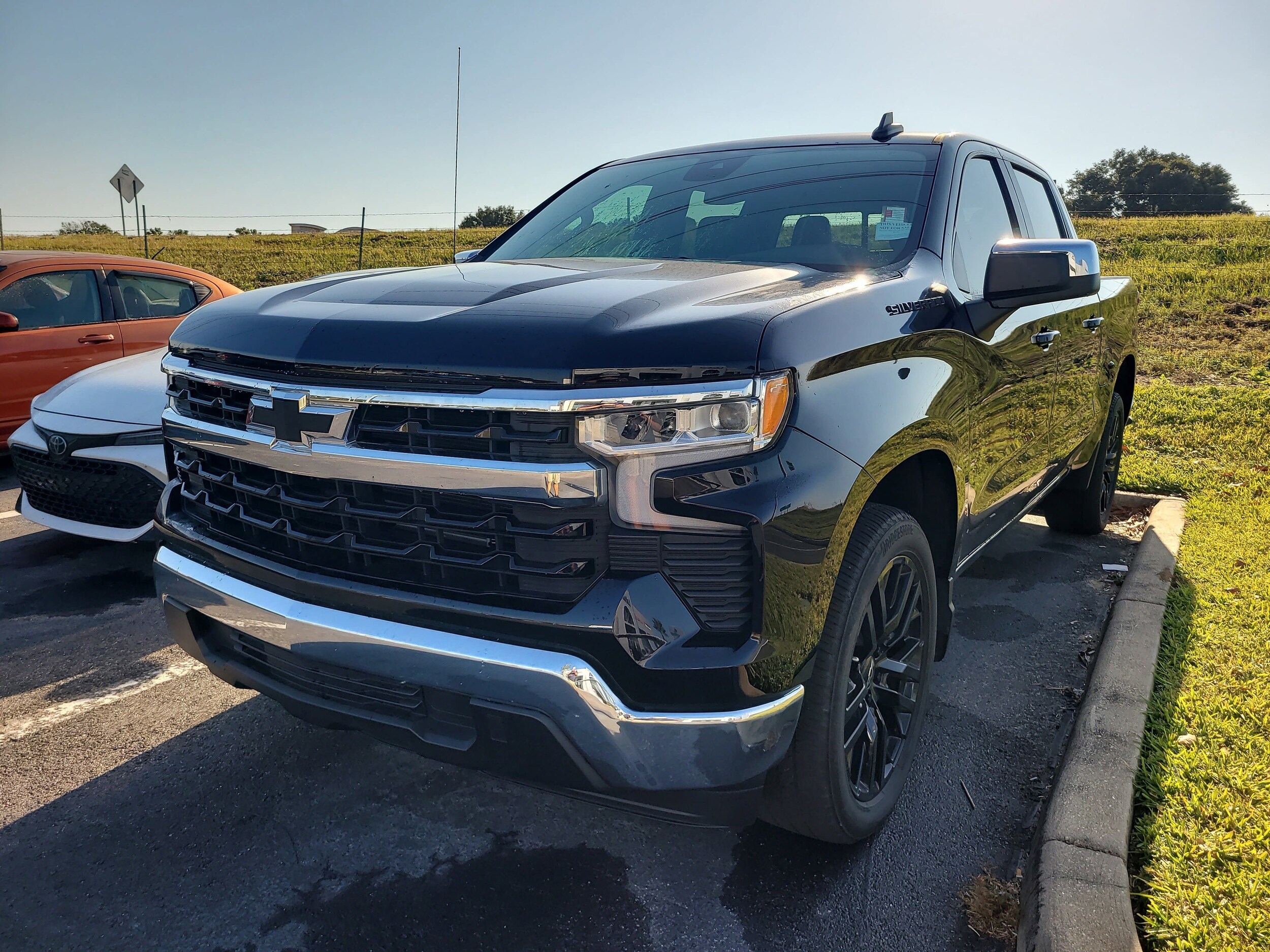 2023 Chevrolet Silverado 1500 LT photo 3