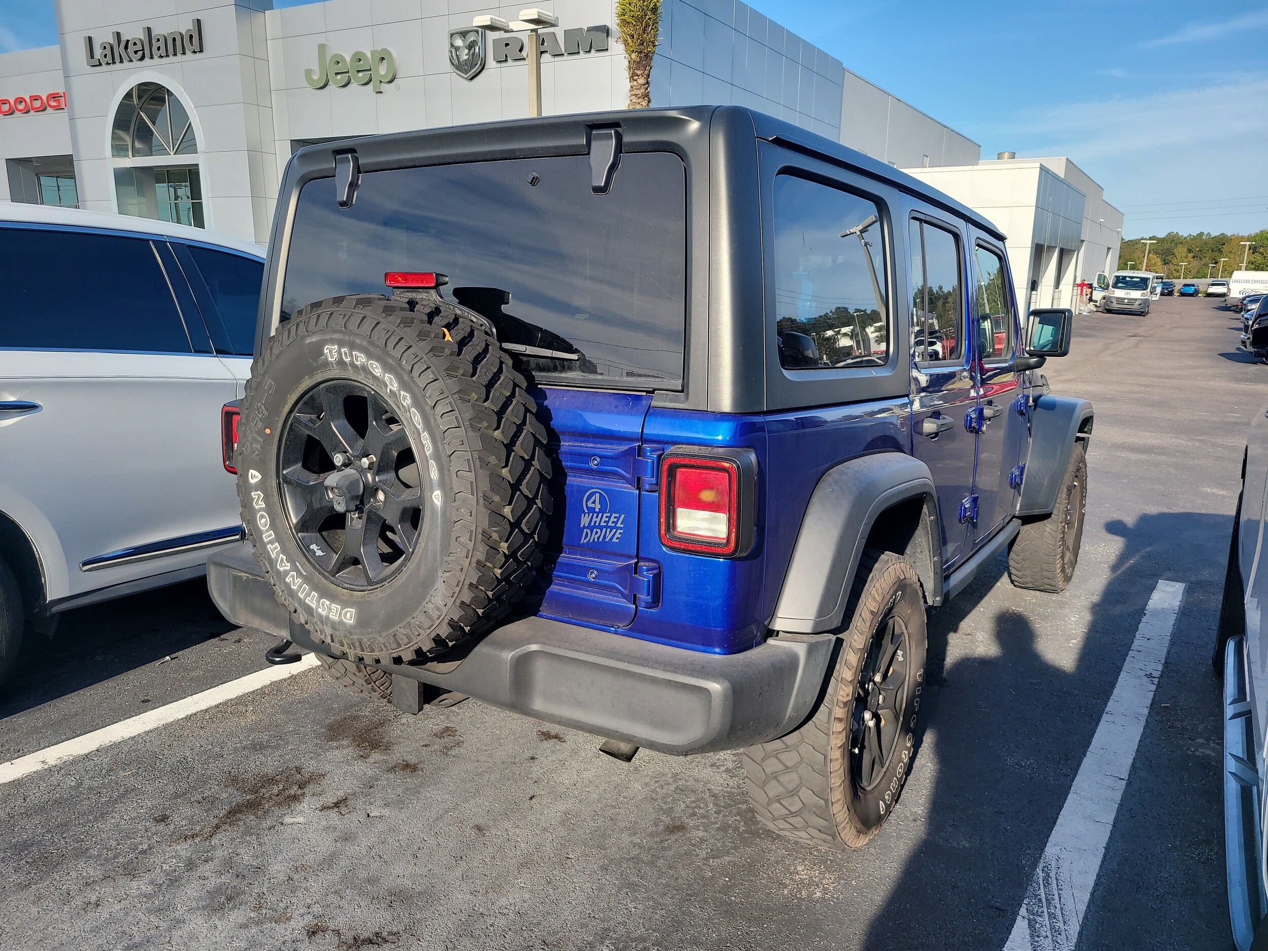 2020 Jeep Wrangler Unlimited Willys photo 4