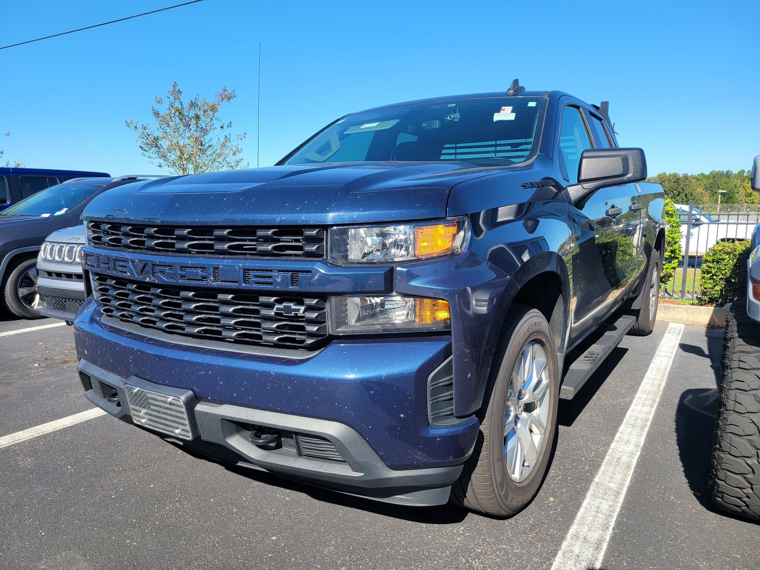 2020 Chevrolet Silverado 1500 Custom photo 2