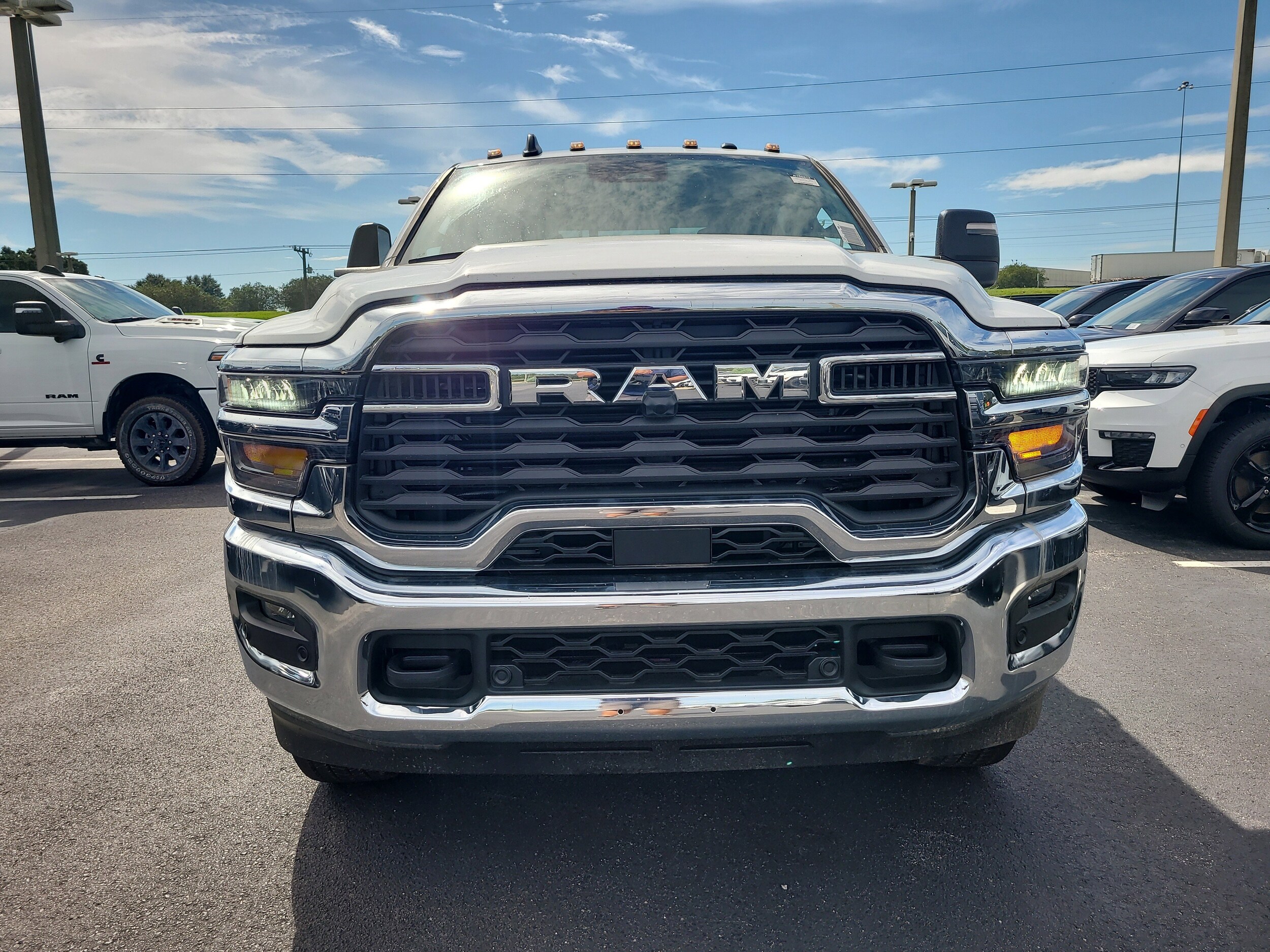 2025 Ram 2500 Tradesman photo 3